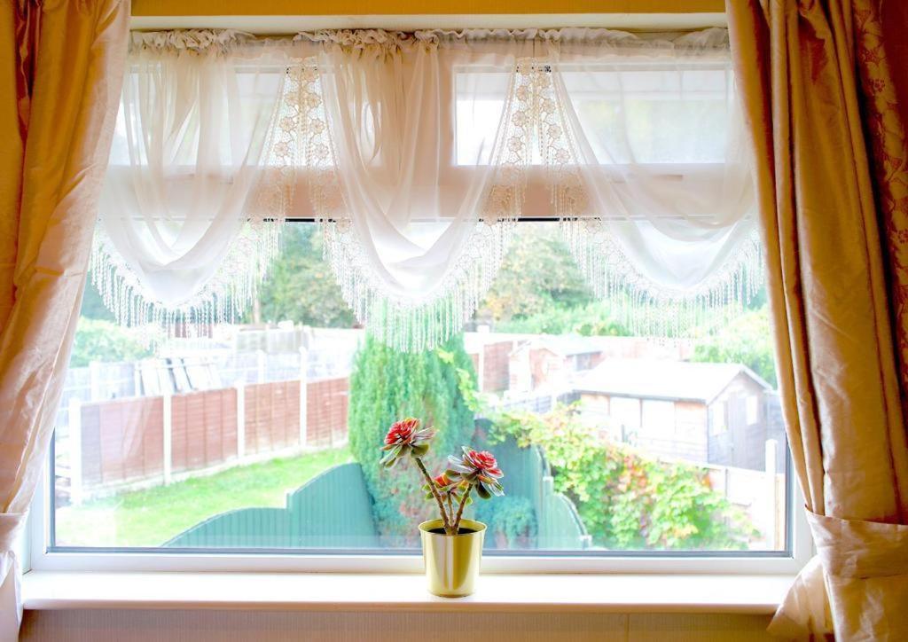 4 Bedroom Cosy Holiday home Birmingham