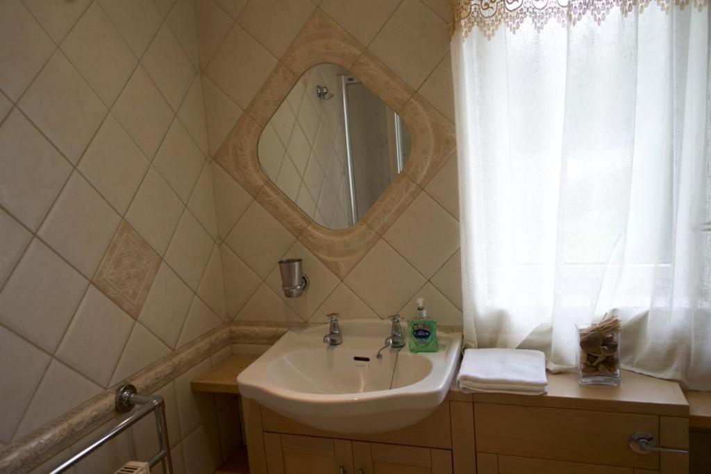 4 Bedroom Cosy Holiday home *