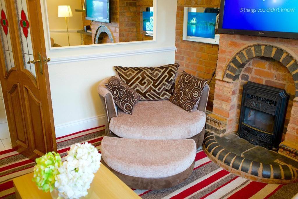 4 Bedroom Cosy Holiday home Birmingham