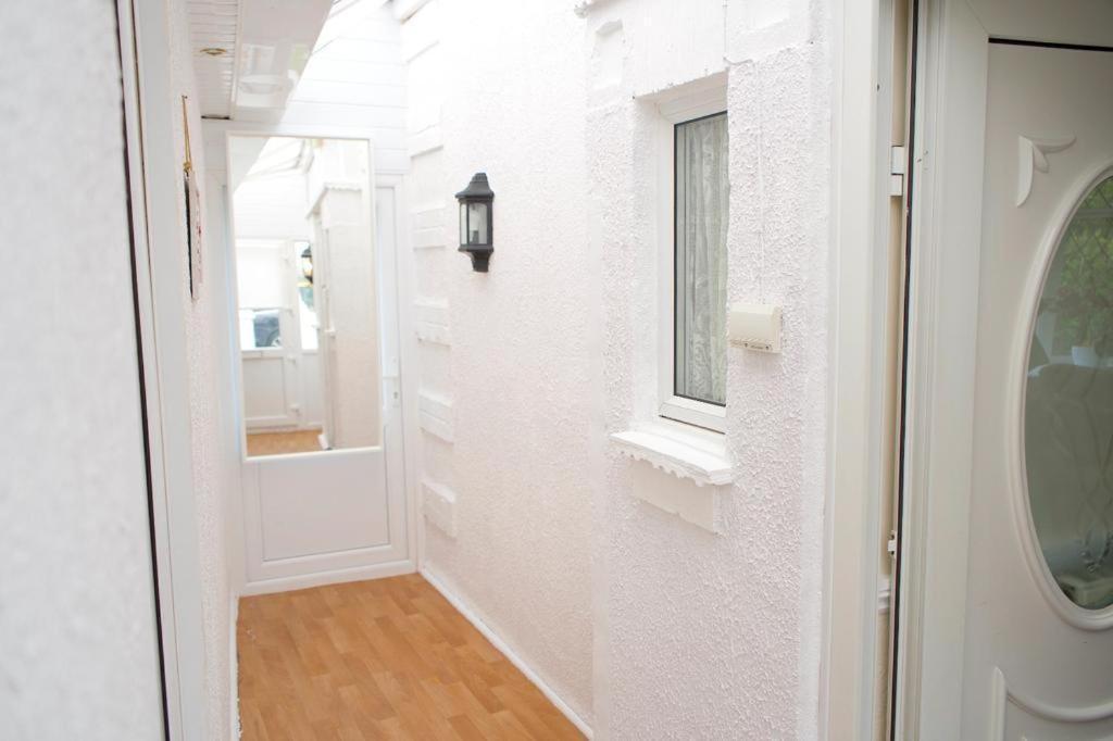 4 Bedroom Cosy Holiday home *