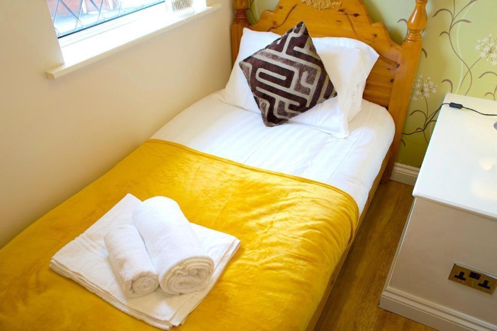 4 Bedroom Cosy Holiday home Birmingham