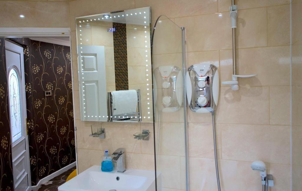 4 Bedroom Cosy Birmingham
